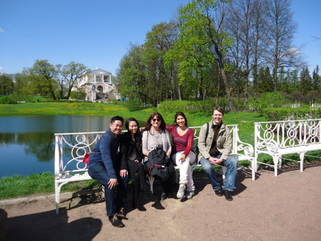 With tourists from the USA, Singapore, Venezuela in Tsarskoe Selo