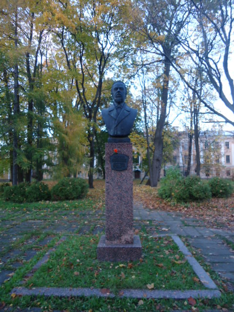 Monument to A. Popov in Kronstadt
